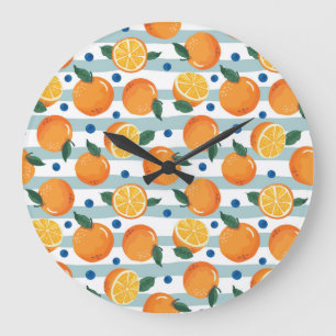 Reloj Redondo Grande Naranjas de fondo a rayas, patrón de verano.
