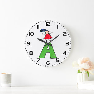 Reloj Redondo Grande Niña Bailando sobre la Letra Verde A Alfabeto Dive