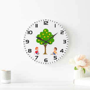 Reloj Redondo Grande Niños juguetones sentados bajo un manzano