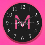 Reloj Redondo Grande Nombra de Monograma del guión moderno rosado calie<br><div class="desc">Haz una declaración audaz en tu espacio con nuestro Hot Pink Moderne Script Girly Monograma Nombre grande Reloj! Este reloj, con un vibrante diseño rosa caliente y personalizado con su nombre en un guión moderno y elegante, añade un toque elegante y personal a cualquier habitación. Perfecto para dormitorios, oficinas o...</div>