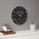 Reloj Redondo Grande Nombre de la familia moderna de motivos de mármol<br><div class="desc">Moderno y elegante patrón de mármol gris negro,  nombre familiar,  Wall Clock. Puede agregar su propio nombre para personalizar.</div>