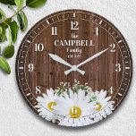 Reloj Redondo Grande Nombre de la familia Rustic Shasta Daisy<br><div class="desc">Diseño divertido y personalizado. Hace el regalo perfecto para una casa caliente,  boda o cualquier ocasión!</div>