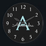 Reloj Redondo Grande Nombre de monograma Aqua Blue Script Verde azulado<br><div class="desc">Reloj de nombre de monograma Aqua Verde azulado Blue y Gold Simple Script. Esto hace el regalo perfecto dulce de 16 años,  boda,  ducha de novia,  aniversario,  ducha de bebé o fiesta de soltera para alguien que ama el lujo glam y los estilos de moda.</div>