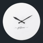 Reloj Redondo Grande Nombre simple del guión en blanco negro<br><div class="desc">Reloj de pared moderno con un diseño blanco minimalista y un sencillo guión negro con letras a mano. Personaliza con tu nombre.</div>