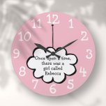 Reloj Redondo Grande Nube cúrcuta en un tema de moda divertida rosa per<br><div class="desc">Perfecto para guarderías,  dormitorios o cualquier habitación en su casa. Un diseño lindo y divertido con una nube en una cuerda,  personalizado con el nombre y el personalizar de un ser querido con su color de fondo favorito para crear un regalo único. Diseñado por Thisisnotme©</div>