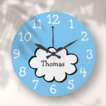 Reloj Redondo Grande Nube en un nombre personalizado de cadena<br><div class="desc">Perfecto para guarderías,  dormitorios o cualquier habitación en su casa. Un diseño lindo y divertido con una nube en una cuerda,  personalizado con el nombre y el personalizar de un ser querido con su color de fondo favorito para crear un regalo único. Diseñado por Thisisnotme©</div>