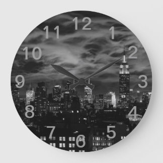 Reloj Redondo Grande Nubes etéreas: NYC Skyline, ESB Blanco y Negro
