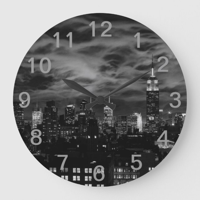 Reloj Redondo Grande Nubes etéreas: NYC Skyline, ESB Blanco y Negro (Anverso)