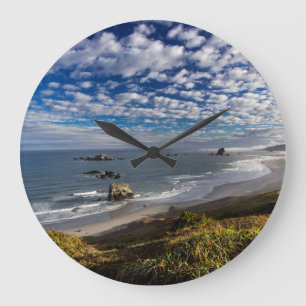 Reloj Redondo Grande Nubes matutinas y niebla en la playa