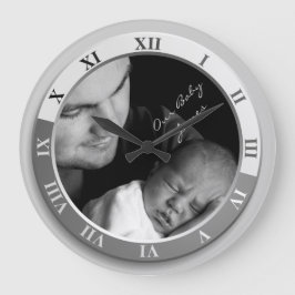 Reloj Redondo Grande Número romano plateado de la fotografía del person
