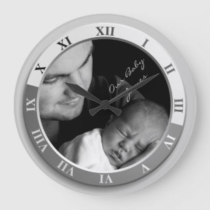 Reloj Redondo Grande Número romano plateado de la fotografía del person