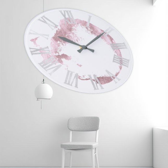 Reloj Redondo Grande Números romanos grises rosados de Rubor del rosa (Pink White Rose Blush Gray Roman Numbers Large Clock)
