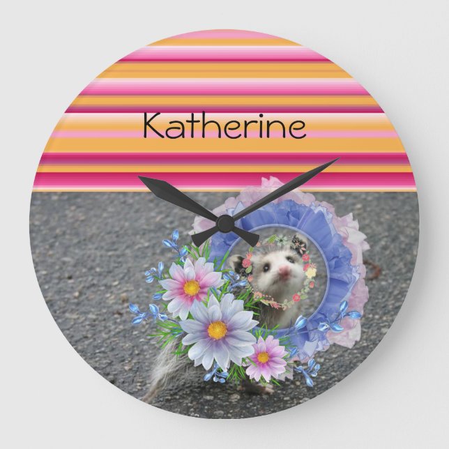 Reloj Redondo Grande Opossum Stripe Clock (Anverso)