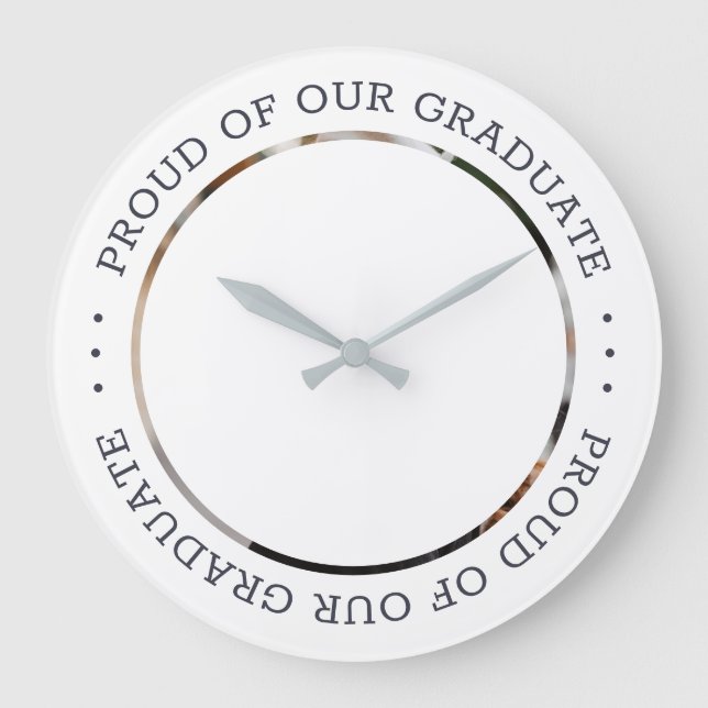 Reloj Redondo Grande Orgulloso de nuestra foto de graduación simple 20X (Anverso)