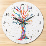 Reloj Redondo Grande Oro estrellas colores arcoiris árbol de la vida<br><div class="desc">Este reloj caprichoso está decorado con la impresión de un diseño de Tree Of Life en colores arcoiris y estrellas doradas. El árbol se hizo originalmente en mosaico usando pequeños fragmentos de vidrio de colores brillantes. Original Mosaico © Michele Davies.</div>