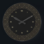 Reloj Redondo Grande Oro sobre el patrón negro art-deco<br><div class="desc">Oro sobre el patrón geométrico negro art-deco con números purpurinas de imitación dorados. Diseño elegante.</div>