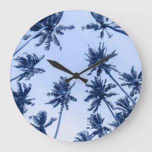 Reloj Redondo Grande Palmeras altas, cielo azul claro.
