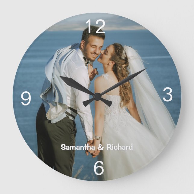 Reloj Redondo Grande Pareja de boda con una foto minimalista Nombre   (Anverso)