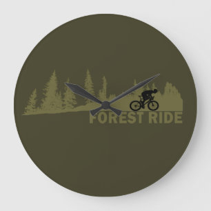 Reloj Redondo Grande Paseo cuesta abajo en MTB en el bosque Ciclismo de
