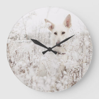 Reloj Redondo Grande Pastor alemán blanco en la nieve
