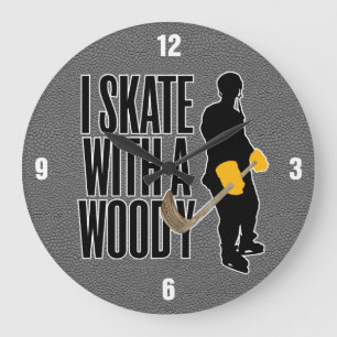 Reloj Redondo Grande Patiné Con Un Reloj Grande De Woody (Hockey)