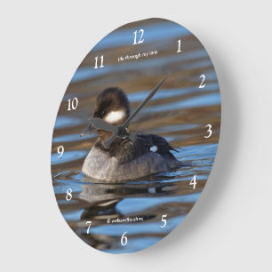 Reloj Redondo Grande Pato Bufflehead Dulce en Aguas Iluminadas por el S