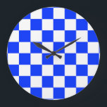 Reloj Redondo Grande Patrón de comprobación de blanco azul<br><div class="desc">Diseño de patrones de cuadrados geométricos de verificación azul y blanco</div>