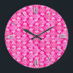 Reloj Redondo Grande Patrón de fondo Art Deco, rosa fucsia<br><div class="desc">Diseño de fondo geométrico Art Deco en tonos fucsia rosa,  rosa claro y rojo con crema en un fondo fucsia profundo color rosa</div>