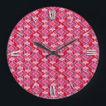 Reloj Redondo Grande Patrón de fondo Art Deco, vino de Borgoña<br><div class="desc">Modalidades de fondo geométrico Art Déco en berenjena morado y fucsia profunda rosa con blanco sobre fondo de vino burdeos</div>