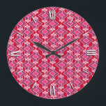 Reloj Redondo Grande Patrón de fondo Art Deco, vino de Borgoña<br><div class="desc">Modalidades de fondo geométrico Art Déco en berenjena morado y fucsia profunda rosa con blanco sobre fondo de vino burdeos</div>