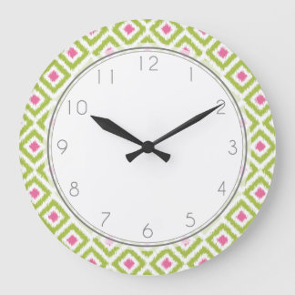 Reloj Redondo Grande Patrón de Ikat de Diamantes Verde y Rosa
