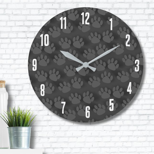 Reloj Redondo Grande Patrón de impresión de trazos recortados (Modern Cute Black Gray Animal Paw Prints Pattern Large Clock)