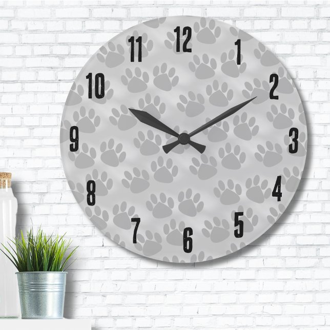Reloj Redondo Grande Patrón de impresión de trazos simple (Cute Simple Animal Light Gray Paw Print Pattern Large Clock)