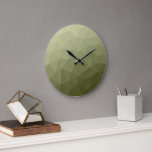 Reloj Redondo Grande Patrón de malla geométrica gradiente verde claro d<br><div class="desc">El gradiente verde del ejército de la malla geométrica triángulos sombríos. Malla geométrica triangular con gradiente oscuro gris oscuro claro. militar,  ejército,  patrón,  sombrío,  malla,  triángulos,  geometría,  geométrica,  gradiente,  fresco,  triángulo,  verde</div>