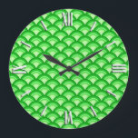 Reloj Redondo Grande Patrón de onda Art Deco - verde jade<br><div class="desc">Un patrón Art Decó basado en el patrón tradicional de olas que se ve a menudo en los textiles japoneses,  en los colores del jade,  que van desde verde apio pálido hasta verde esmeralda profundo</div>