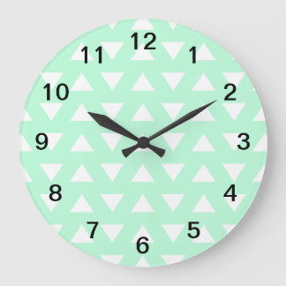 Reloj Redondo Grande Patrón geométrico blanco y verde de menta.