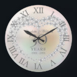 Reloj Redondo Grande Pearl 30 Aniversario Boda Números tradicionales<br><div class="desc">Con una hermosa perla,  este reloj de aniversario de la moda 30 bodas puede ser personalizado con su información especial de aniversario de perlas en un fondo de perlas. Diseñado por Thisisnotme©</div>