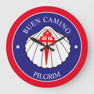 Reloj Redondo Grande peregrinos del buen camino cruzan concha