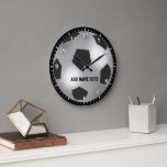 Reloj Redondo Grande Personalizable Silver Soccer Ball<br><div class="desc">Silver El diseño de la bola de fútbol personalizable completamente con su propio nombre o texto. Ideal para los fiestas de fútbol o equipos de fútbol o como regalo especial para ese joven futbolista en tu vida. sgb01</div>