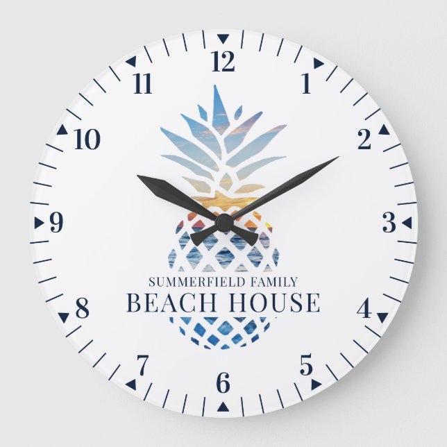 Reloj Redondo Grande Personalizado de Family Beach House (Anverso)