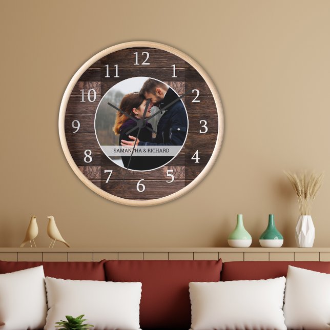 Reloj Redondo Grande Personalizado del Aniversario del Boda de Madera R (Rustic Wood Wedding Anniversary Custom Photo Large Clock - 5th wedding anniversary gift idea)