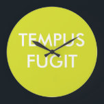 Reloj Redondo Grande Personalizado Verde Texto Frases latinas Tempus Fu<br><div class="desc">Reloj verde y blanco minimalista de pared redonda con el lema latino "Tempus fugit". Personaliza los relojes de pared sin números con tus colores, comillas latinas favoritas y fuentes. Diseño de reloj de pared con frases latinas personalizadas, de red_dress, presentando el texto blanco "Tempus Fugit" sobre un fondo verde. Fácilmente...</div>
