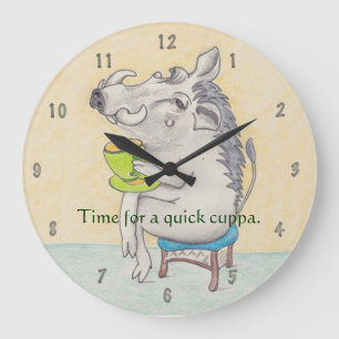 Reloj Redondo Grande Personalizado Warthog tomando una taza de té