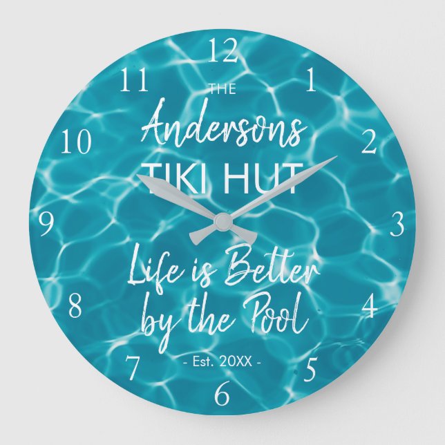 Reloj Redondo Grande Personalized Blue Pool Family Name Tiki Hut (Anverso)