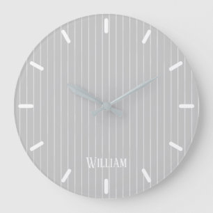 Reloj Redondo Grande Pinstripes gris claro personalizado