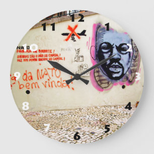 RELOJ REDONDO GRANDE PINTADA DE LISBOA CON NÚMEROS BLANCOS Y NEGROS