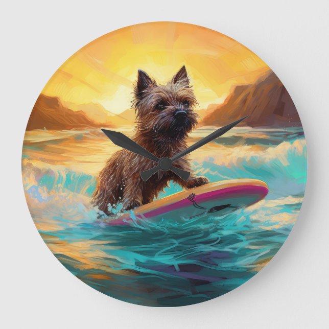 Reloj Redondo Grande Pintura de Cairn Terrier Beach Surfing (Anverso)
