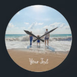 Reloj Redondo Grande Plantilla de texto de foto y Personalizado persona<br><div class="desc">Crea tu propio diseño con tus propias fotos personalizadas y texto personalizado. Usa tus propias fotos y texto para hacerlo tuyo. Plantilla de foto y texto ideal para regalos del día de la madre, regalos del padre, productos de negocios, mercadería de la empresa, decoración corporativa y de oficina, decoración en...</div>