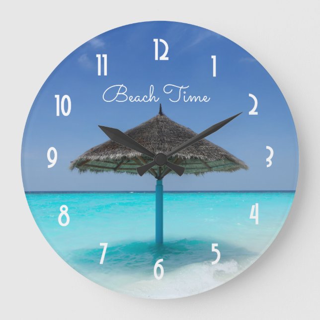 Reloj Redondo Grande Playa tropical escénica con el paraguas cubierto (Anverso)
