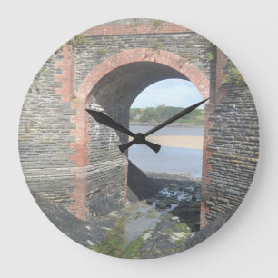 Reloj Redondo Grande puente del río